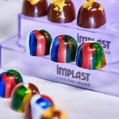 Praline   Chocolate   Mould   –   Smooth   Dome   (12g)   No:   553