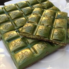 15-Piece   Break   Up   Bar   With   Shamrocks   Chocolate   Mould   No:   228