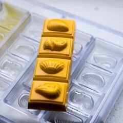 4-Piece   Break   Up   Bar   with   Shells   Chocolate   Mould   No:   81